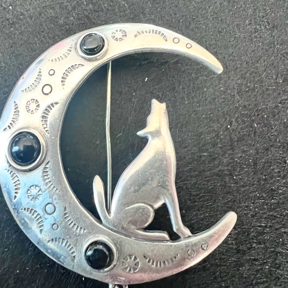 JJ  Janette Moon Pewter Wolf and Moon Brooch